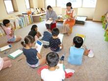 図書館の人の話を聞く