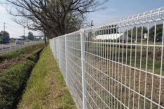 きれいになった国道沿いフェンス