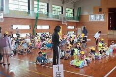 待機する児童のようす