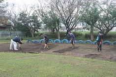 トラックのトンボかけ