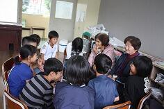 ３年生・聴覚障害者の皆さんとの交流のようす