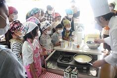 親子お菓子作り教室のようす