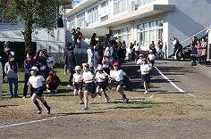 中学年女子の途中のようす