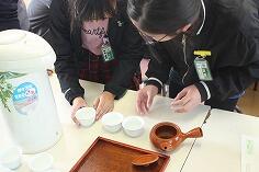 お茶の授業のようす