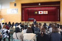 保護者向けの説明のようす