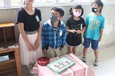 お茶の販売のようす