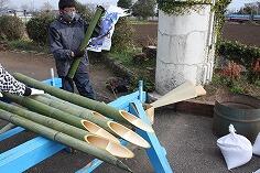 門松作りのようす