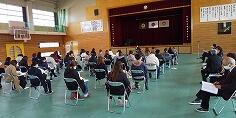 体育館での説明会のようす