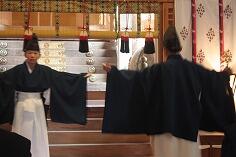 神事での奉納神楽