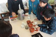 まずお湯をさまします。