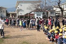 運動場への避難のようす