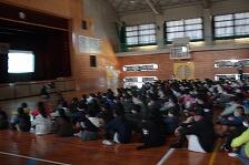 体育館でのDVD鑑賞