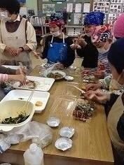 仕上げの弁当詰め