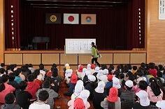 全校朝会のようす