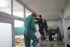 教室や廊下の高いところの清掃