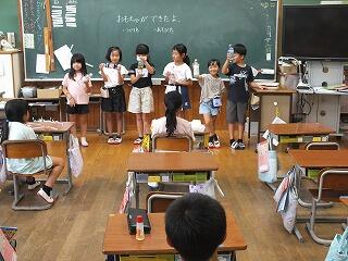 おもちゃ発表会の様子