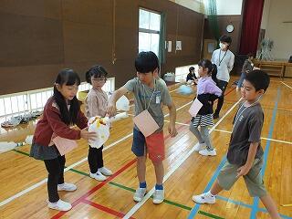 紙コップロケットの様子