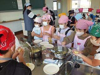 さつまいもをまるめる