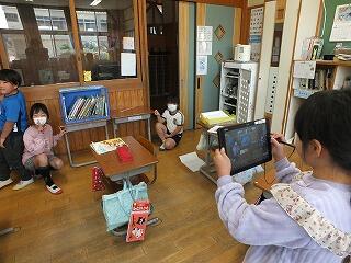 クイズを撮影する様子