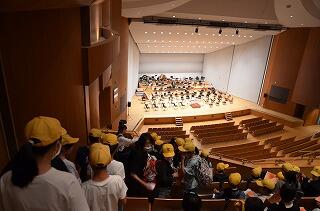 ４階で鑑賞しました。