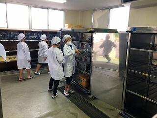 給食受入れ室の様子