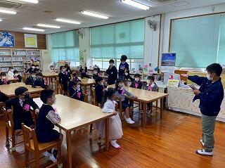 入学式後の図書室の様子