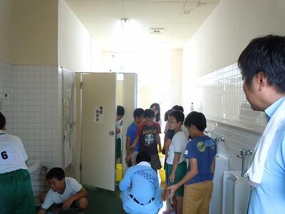 男子トイレ掃除