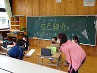 タブレットで配信する児童生徒会と1年生