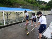 仕上げの磨きの場面です