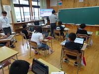 今日はタブレットを使って学習です！「