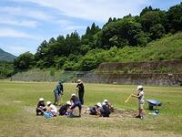 １年生は太陽の下で楽しく活動中