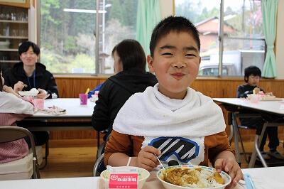 初給食はカレーでした