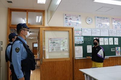 お礼の言葉を言う6年生