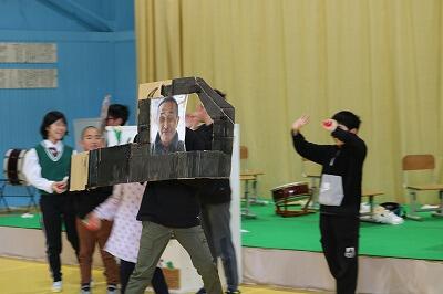 劇中には地域の方の写真も登場です