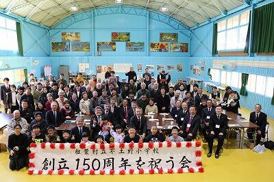 総勢100名で記念撮影