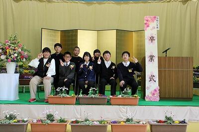 在校生と記念撮影