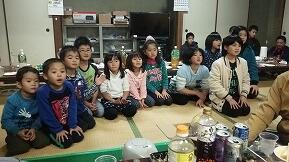 ワクワクして見つめます。