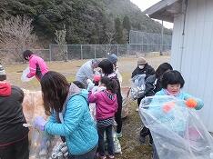 空き瓶・空き缶回収のようす