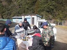空き瓶空き缶回収のようす