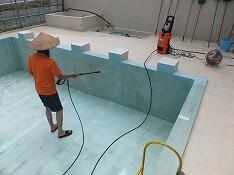 校長先生が高圧洗浄機でのしあげ