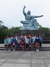 平和記念像前にて