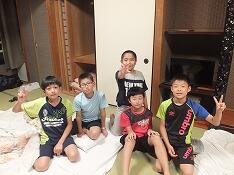 ホテルの部屋にて