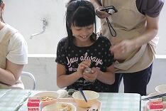 おにぎりづくりのようす