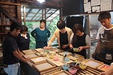 白水あーと和紙工房での紙すき体験