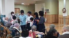 お年寄りとのふれあいの時間