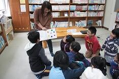 読み聞かせのようす