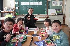 １･２年教室にて