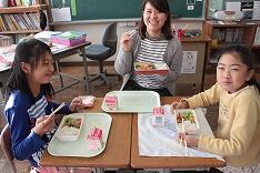 ３･４年教室にて