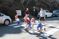 １･２年持久走スタート