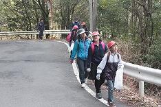 村グラウンドに向かう途中